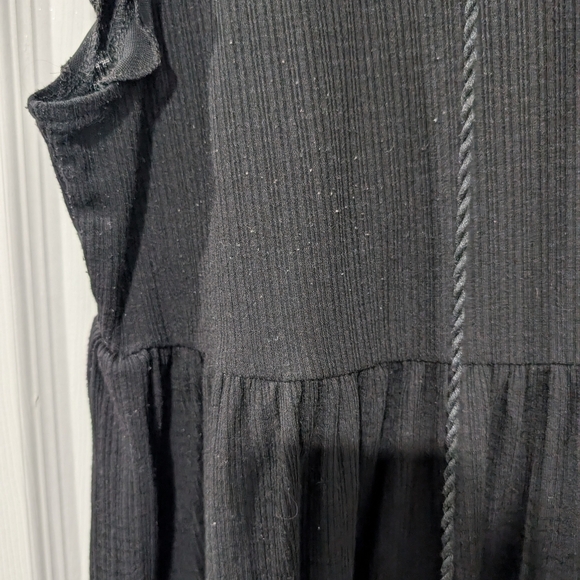 Torrid Fabric Mix Textured Jersey Embroidered Neckline Mesh Flutter Sleeve Top 2 - Picture 5 of 12